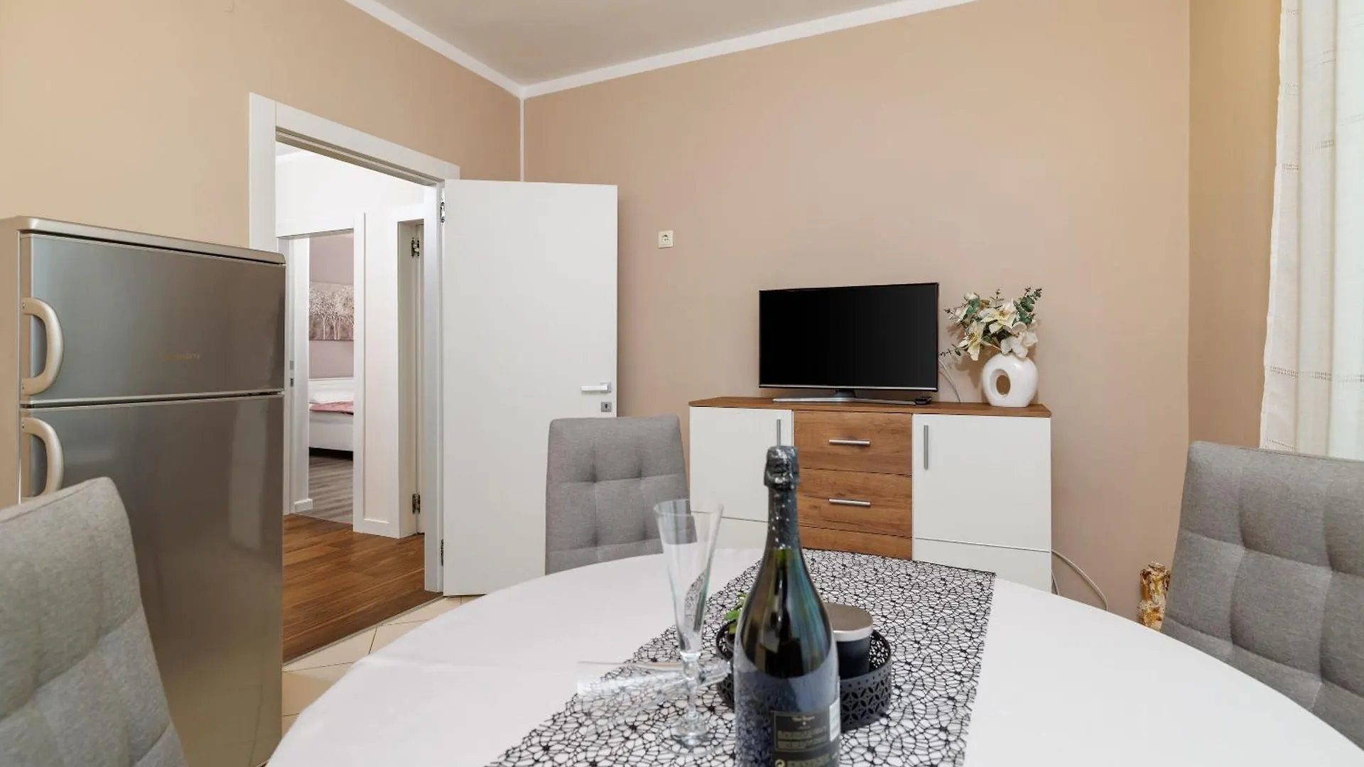 Apartments Rak 드라말리 0*,  크로아티아